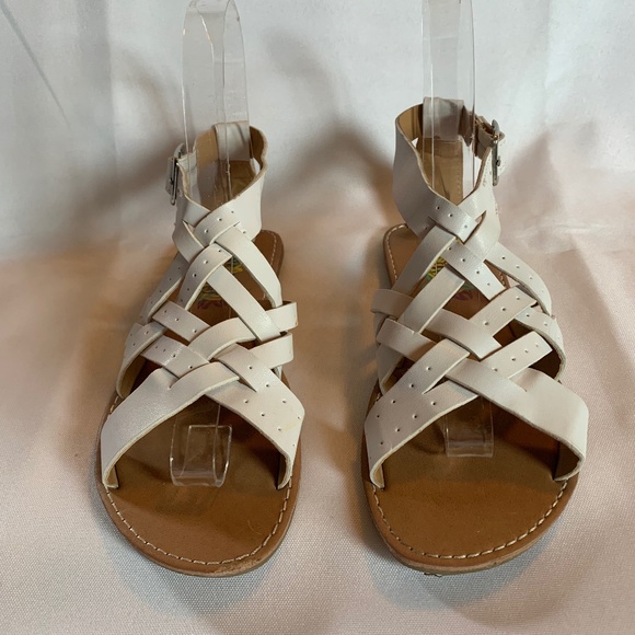 🎉Host Pick🎉 Rachel Shoes Girls Sandals Buckle Closure Ankle Strap! - Picture 1 of 7